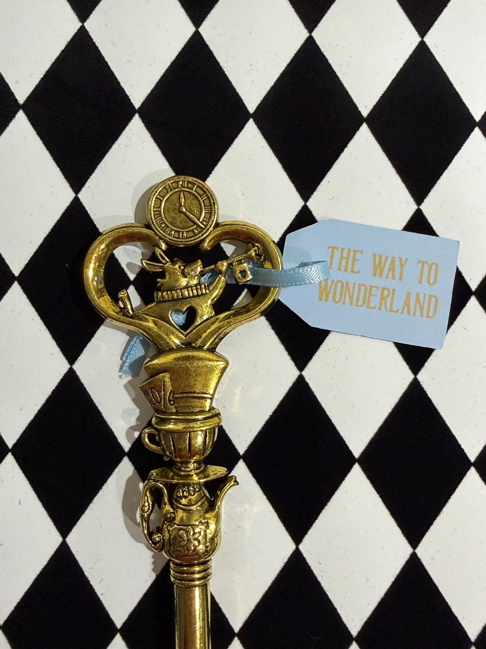 NIB LIMITED EDITION Spectrum Alice in Wonderland Key Makeup Brush - Picture 3 of 6